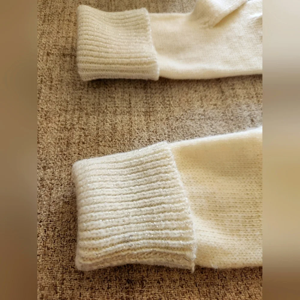 Cuffed cream gloves with silver accent - Picture 2 of 3